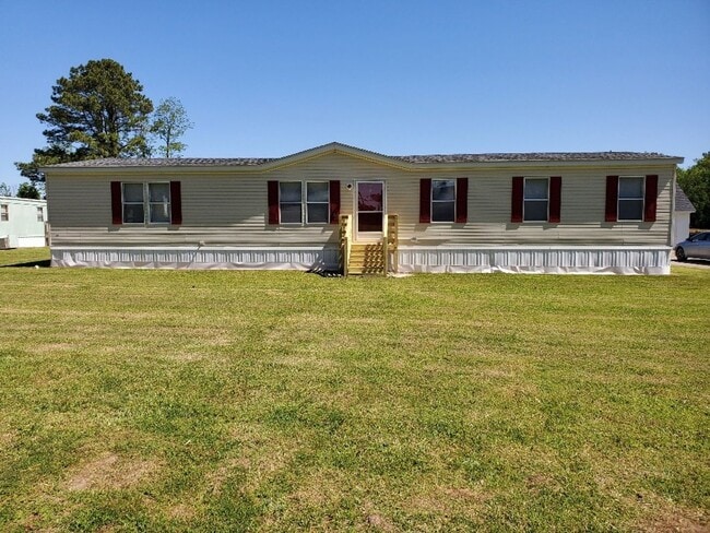 Building Photo - Charm & Commuter Convenience – 3BR/2BA Outside City Limits