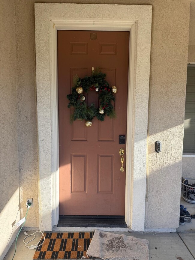 Photo - 1084 Huntly Dr