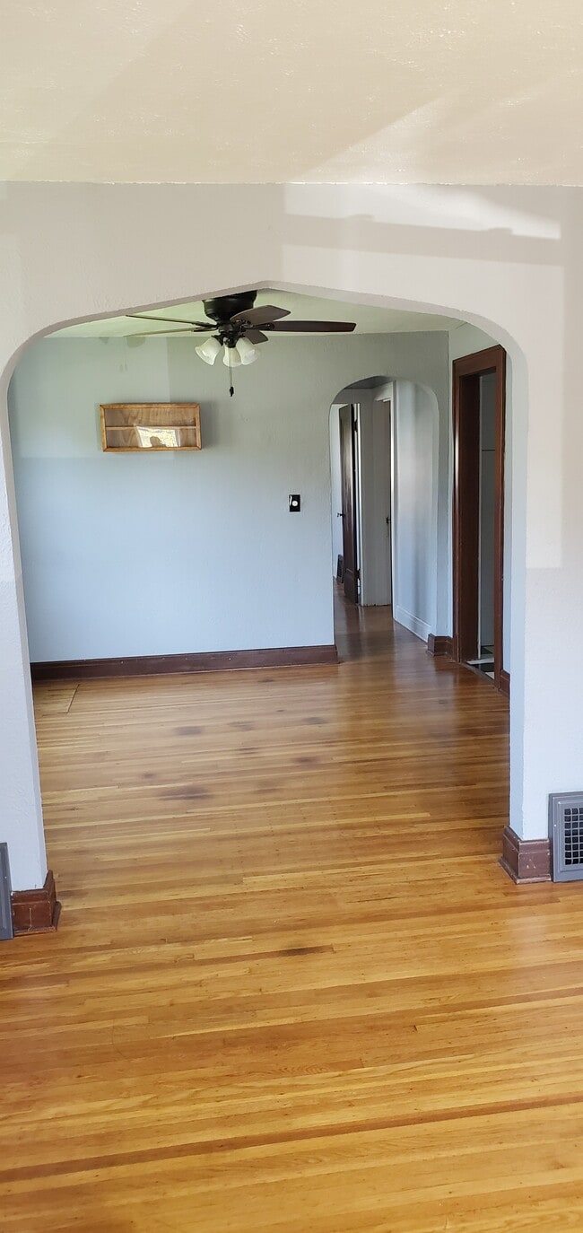 Photo - 98 Enola Ave Unidad Lower