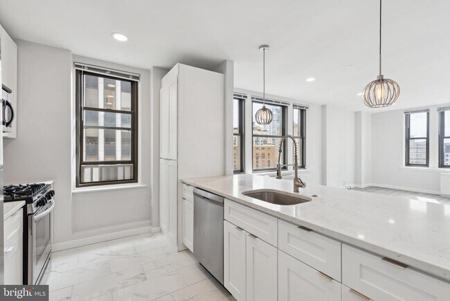 Photo - 135 S 19th St Unidad 1611-12