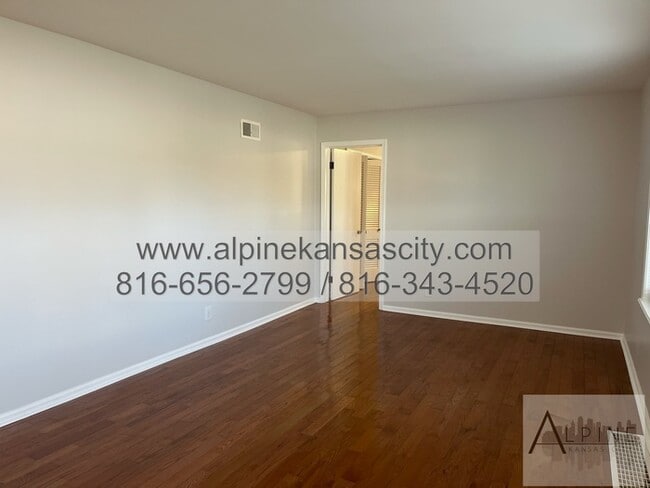 Photo - Spacious Gladstone Ranch!