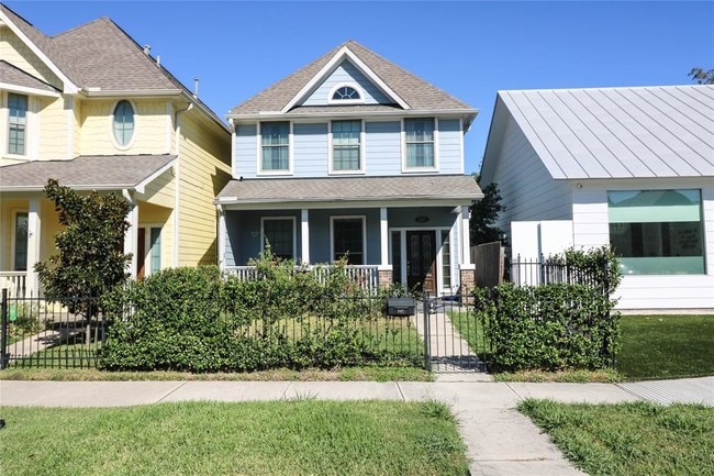 Photo - 247 W 25th St Casa