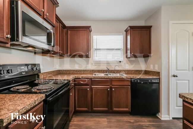 Photo - 3004 Oak Ln