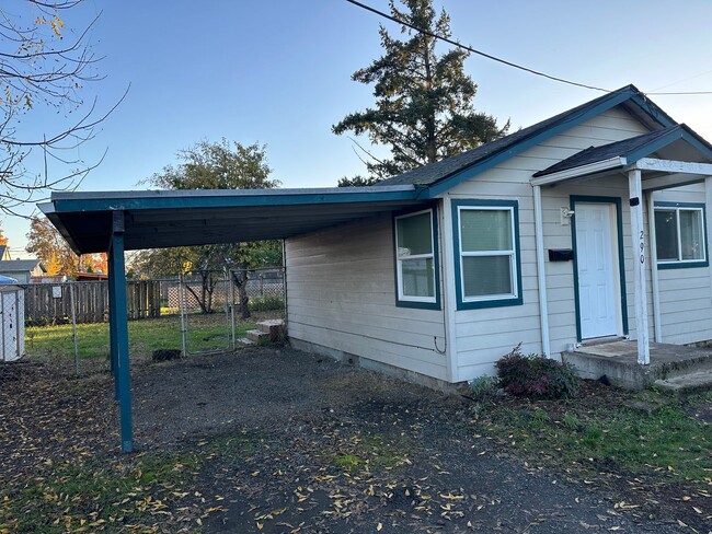 Photo - Updated 2 bedroom, 1 bath house in Springfield!