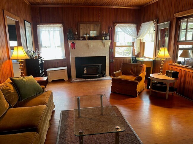 97 Bungalow Ln