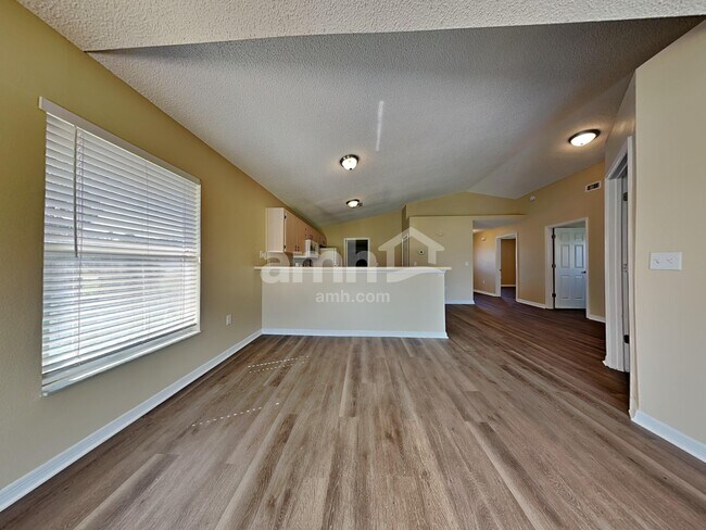 Photo - 300 Miami Pl