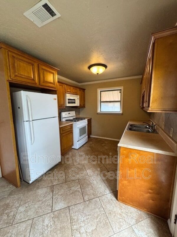 Photo - 2829 Lakeside Dr