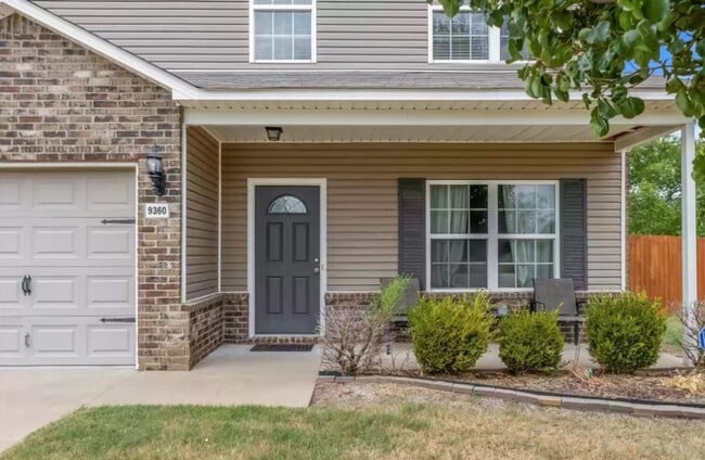 Photo - 3 Bed | 2.5 Bath in Broken Arrow!