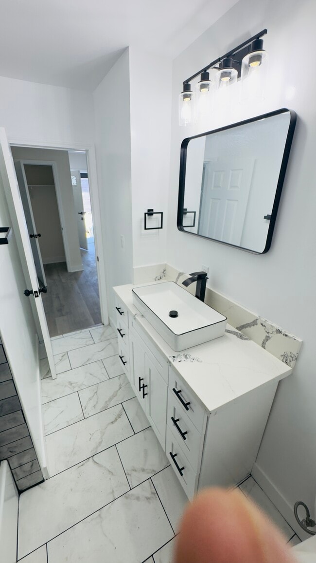 Photo - 1172 E 46th St