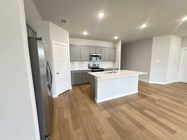 Photo - 320 Arcane St