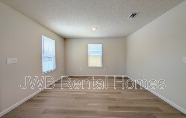 Photo - 2153 Woodside St