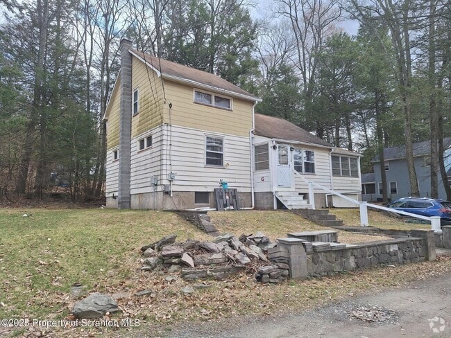 Building Photo - 114 Hillbilly Village Rental