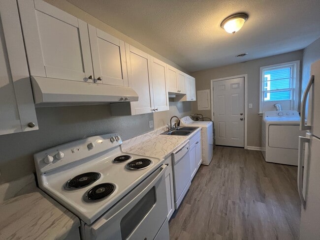 Photo - Chester,E.1045 Unidad #A