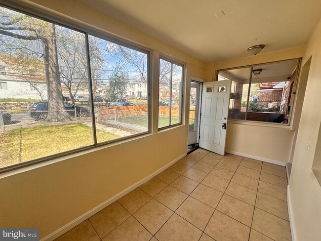 Photo - 3433 Clay St NE