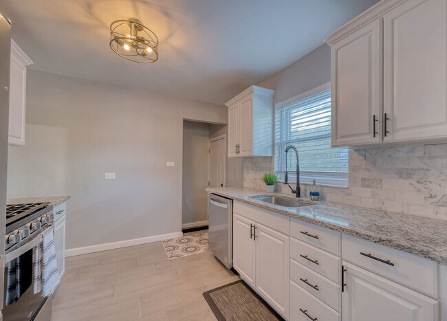 Photo - 6730 W Devon Ave