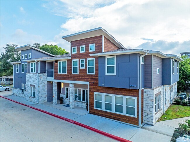 Photo - 3300 Oak Creek Dr