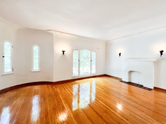 Photo - 366 N Sierra Bonita Ave House