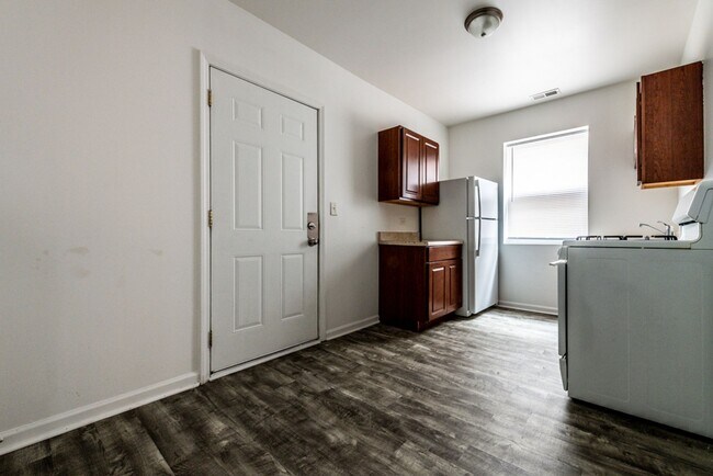 1101 N Lawler
