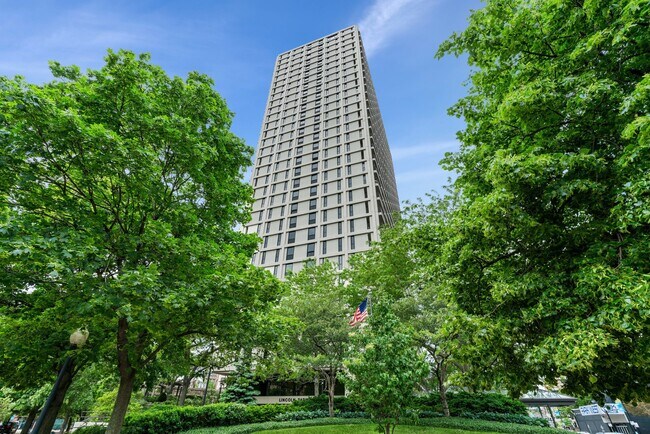 Photo - 1960 N Lincoln Park W Unidad 1005