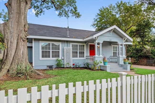 Photo - 603 Crockett St