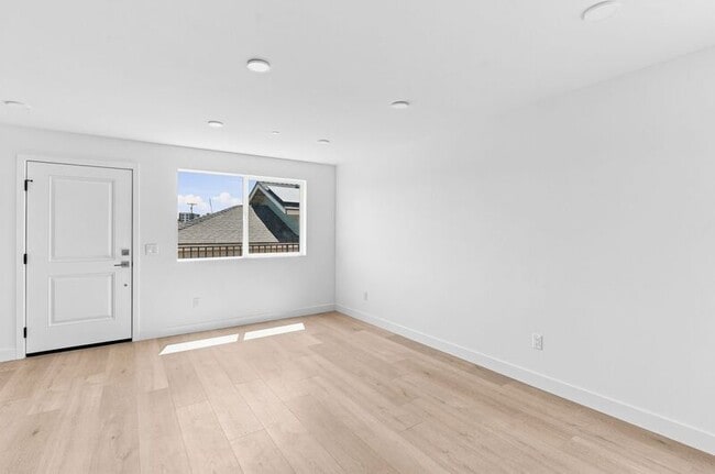 1259 Lincoln Ave