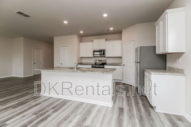 Photo - 160 Avondale Blvd SE