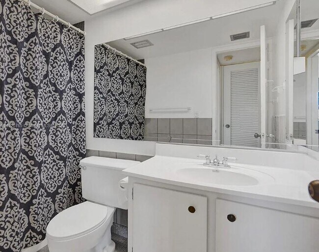 Photo - 4047 NW 16th St Unit 403