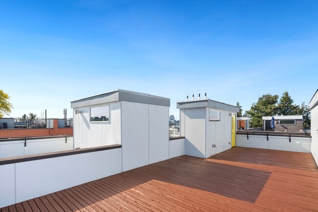 Photo - 209 13th Ave E