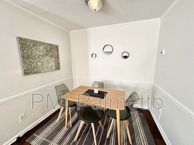 Photo - 2407 Duncan St