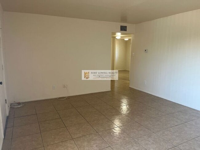 Photo - 4350 E Fairmount St