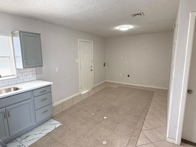 Photo - AVAILABLE NOW!!! Classic Red-Brick 4-Bed, 1-Bath Home (Near I35!)