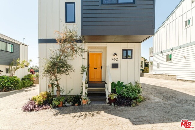 Photo - 740 N Dillon St
