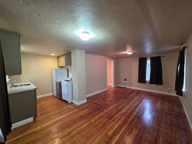 Building Photo - 09508 Unit 09508