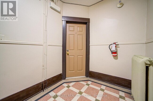 Photo - 1074 St Clair Ave W Unit 4