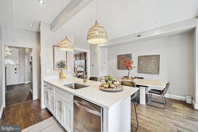 Photo - 1133 Morse St NE