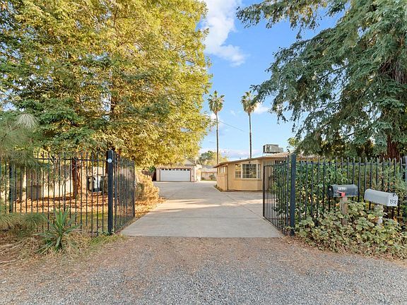 Gate Entrance - 1920 Verano St Casa Unidad Front