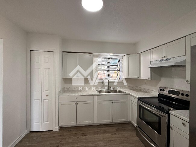 Photo - 13535 Coleridge St