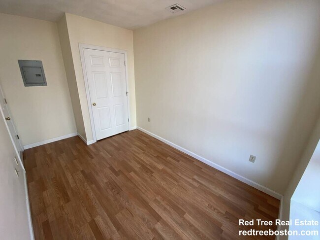 Photo - 81 Essex St Unidad 84