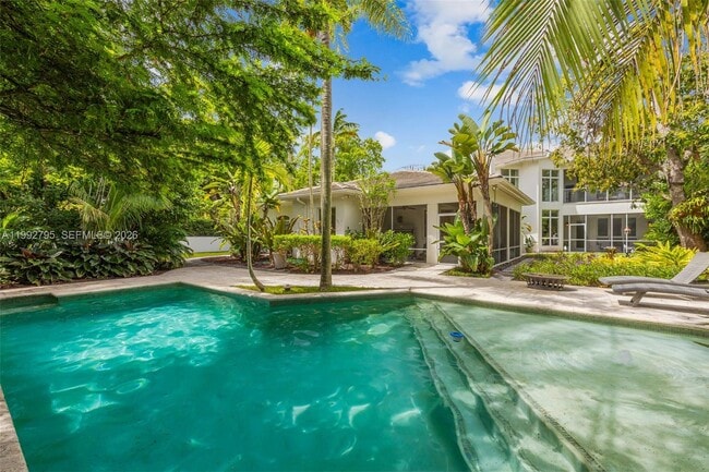 Photo - 755 Tiziano Ave