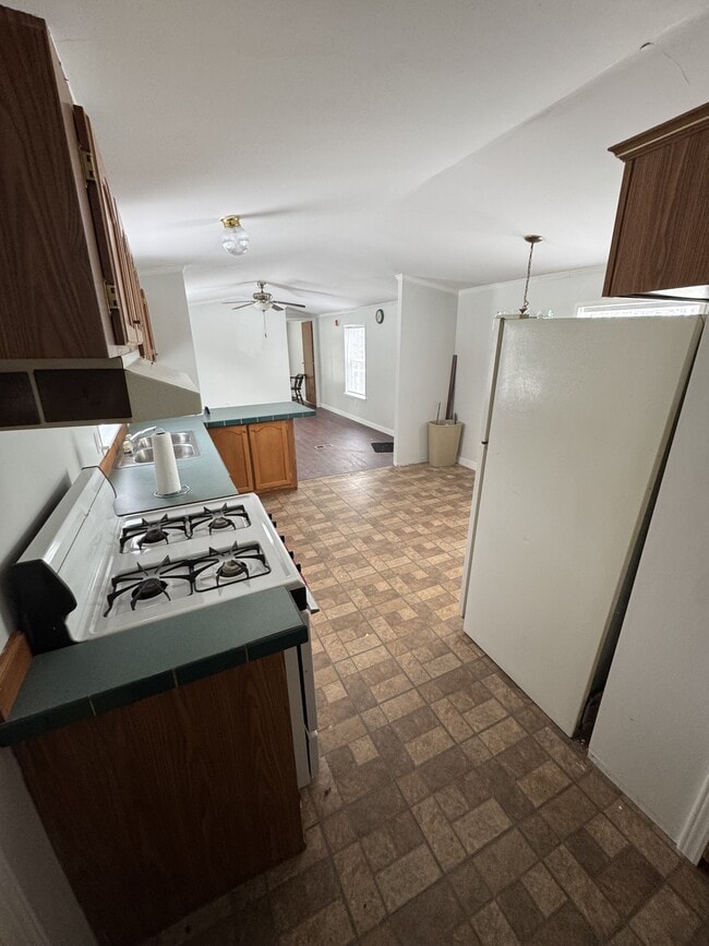 Photo - 189 Commercial St