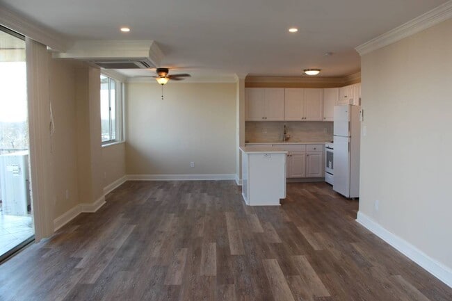 Photo - 1512 S Arlington Ridge Rd Unit 402