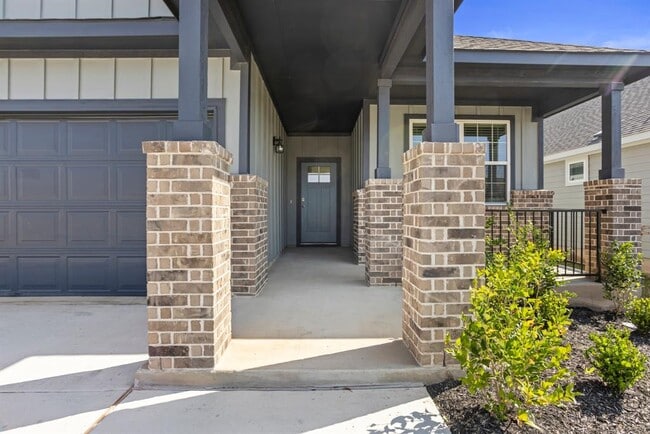 Photo - 305 Brooks Ranch Dr