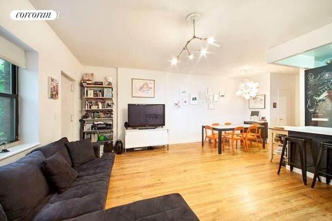 Photo - 52 Spring St