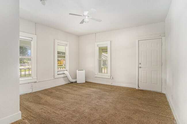 Photo - 111 W Atchley Ave Apartments