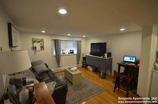 Building Photo - 15 Euston Rd Unit 1 Rental