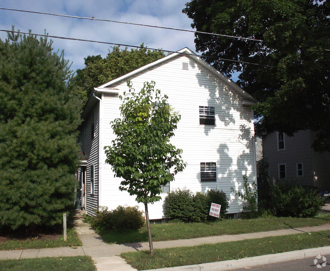 Photo - 119-123 N Granger St Apartments