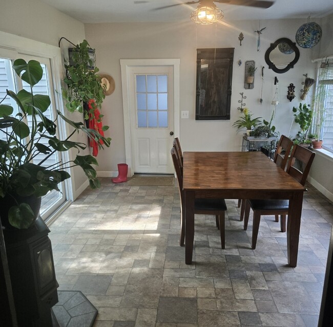 Photo - 33 White St