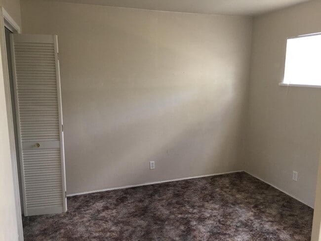 Photo - 427 Stanford Dr SE