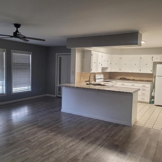 Photo - 3106 Oakmont Dr