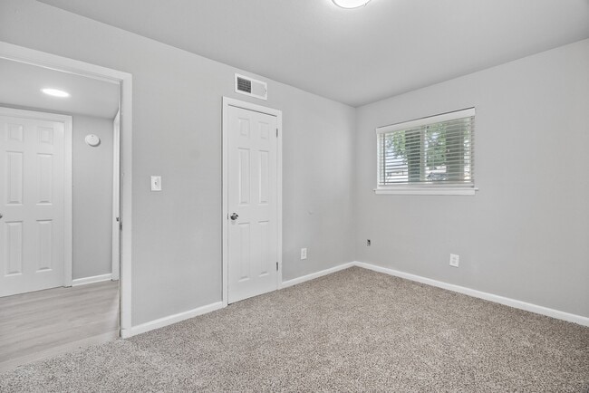 Photo - Harvard Apartments